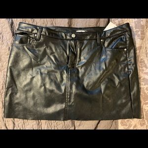 Faux leather mini skirt